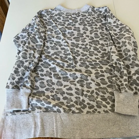 Aerie Oversized Gray Cheetah Sweatshirt Small - Picture 2 of 5